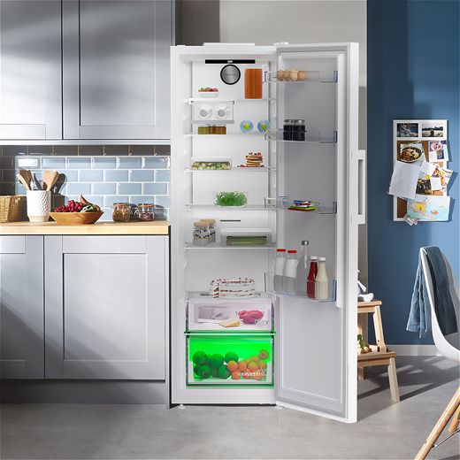 Beko HarvestFresh™ LNP4686LVW Fridge - White - Fridge freezer in kitchen